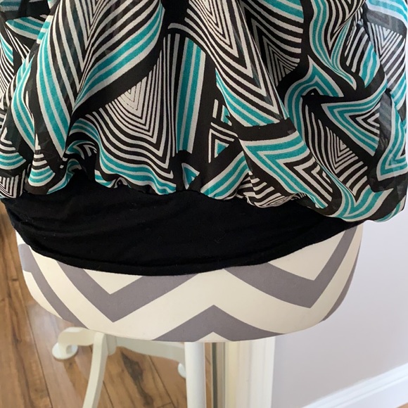 Black, green, white woman’s tank style shirt. Loose fitting too w/ fitted waist - Picture 11 of 11